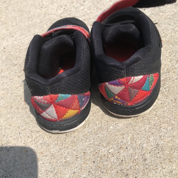 Nike Kyrie Irving Velcro toddler shoes - Picture 7 of 7